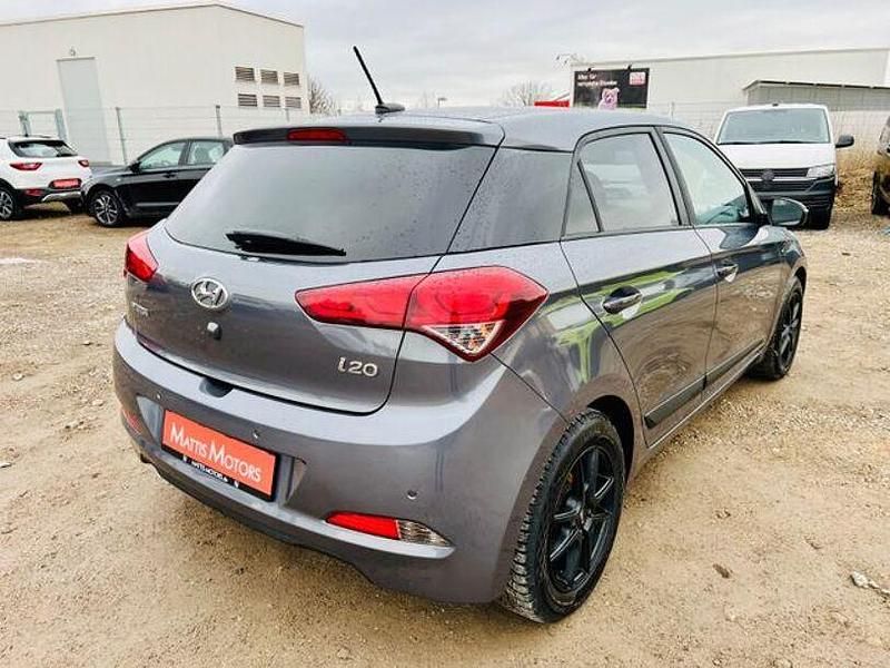 Gebraucht Hyundai i20 Active 84 PS (61 kW) 2017 Grau Limousine