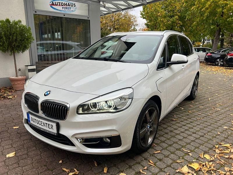 Weiß Gebraucht 2016 BMW 225 Luxury Line Van / Kleinbus | 14.900 € (Fairer Preis) - Bild 1/4