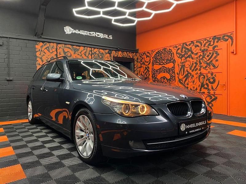 Grau Gebraucht 2009 BMW 520 Exclusive Kombi | 4.999 € (Fairer Preis) - Bild 1/4