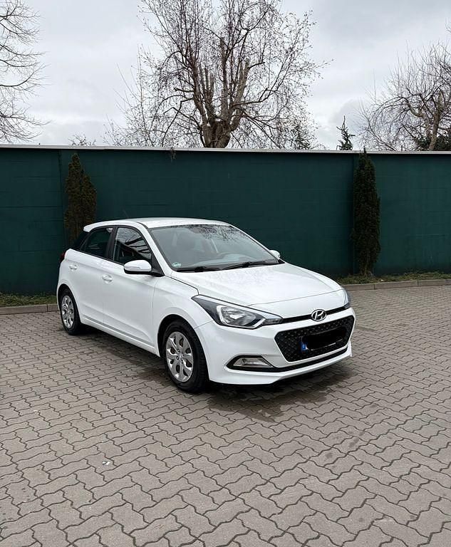 Gebraucht Hyundai i20 75 PS (55 kW) 2017 Weiß Limousine