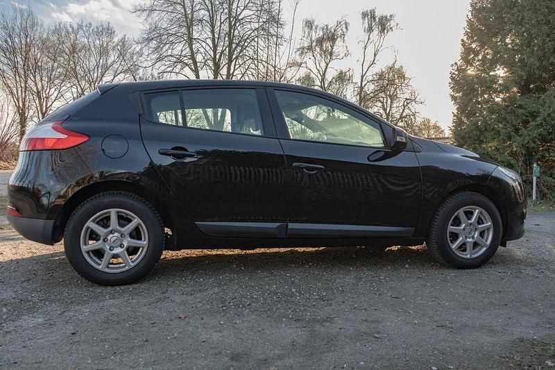 Gebraucht Renault Mégane 101 PS (74 kW) 2011 Schwarz Limousine