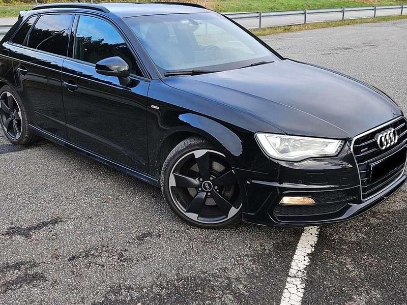 Schwarz Gebraucht 2014 Audi A3 Sportback Ambiente Kleinwagen | 12.880 € (Fairer Preis) - Bild 1/4