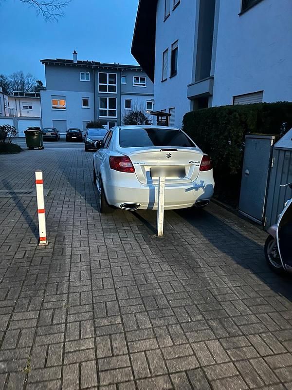 Gebraucht Suzuki Kizashi 178 PS (130 kW) 2011 Weiß Limousine