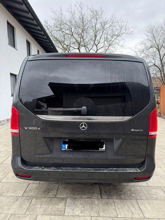 Gebraucht Mercedes V300 237 PS (174 kW) 2022 Grau Van / Kleinbus