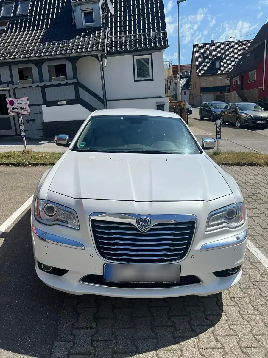Gebraucht Lancia Thema 239 PS (175 kW) 2012 Weiß Limousine