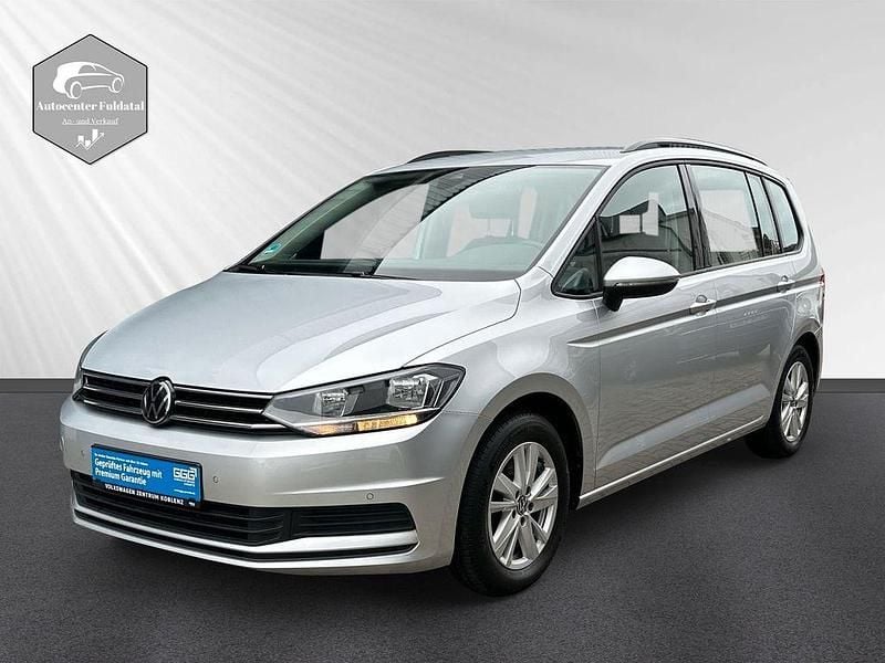Gebraucht VW Touran 122 PS (89 kW) 2023 Silber Van / Kleinbus