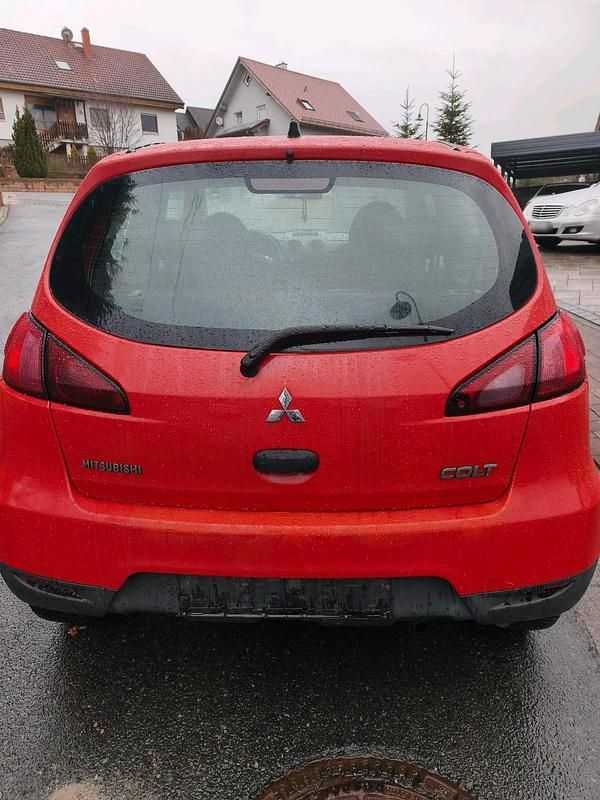 Gebraucht Mitsubishi Colt 90 PS (66 kW) 2009 Rot Kleinwagen