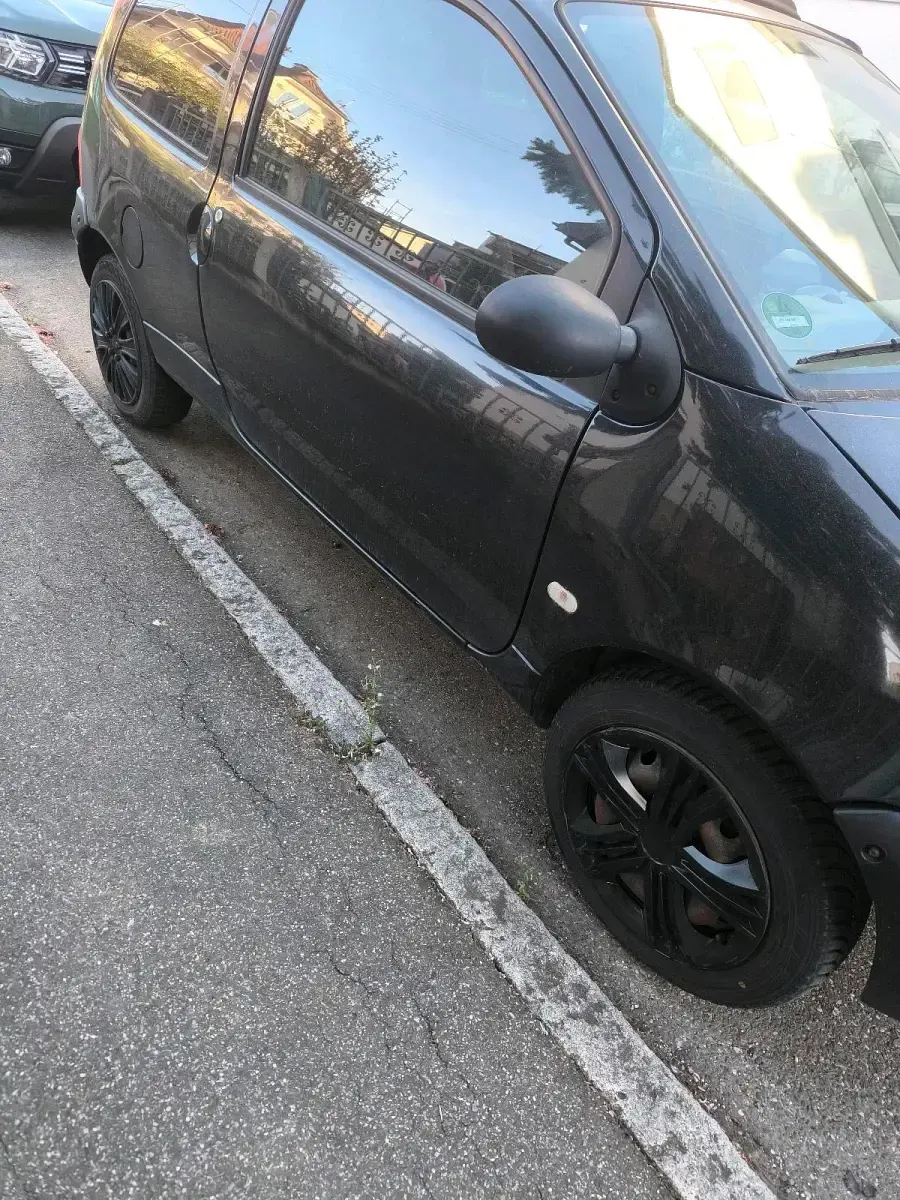 Second-hand Renault Twingo 58 CP (42 kW) 2003 Negru Hatchback