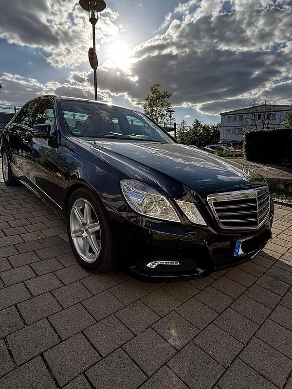 Gebraucht Mercedes E250 204 PS (150 kW) 2010 Schwarz Limousine