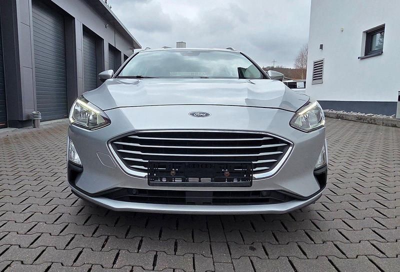 Gebraucht Ford Focus Cool & Connect 120 PS (88 kW) 2019 Silber Kombi