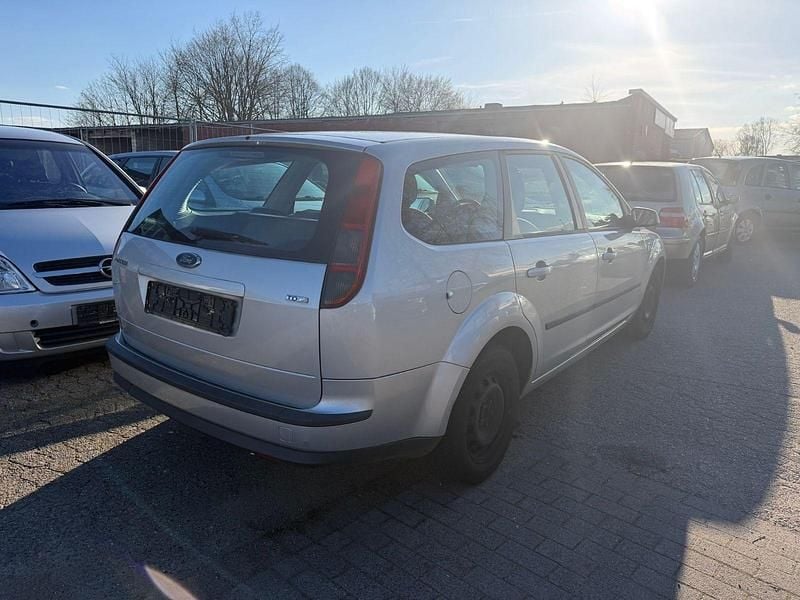 Usata Ford Focus Ambiente 80 CV (58 kW) 2006 Argento Station wagon