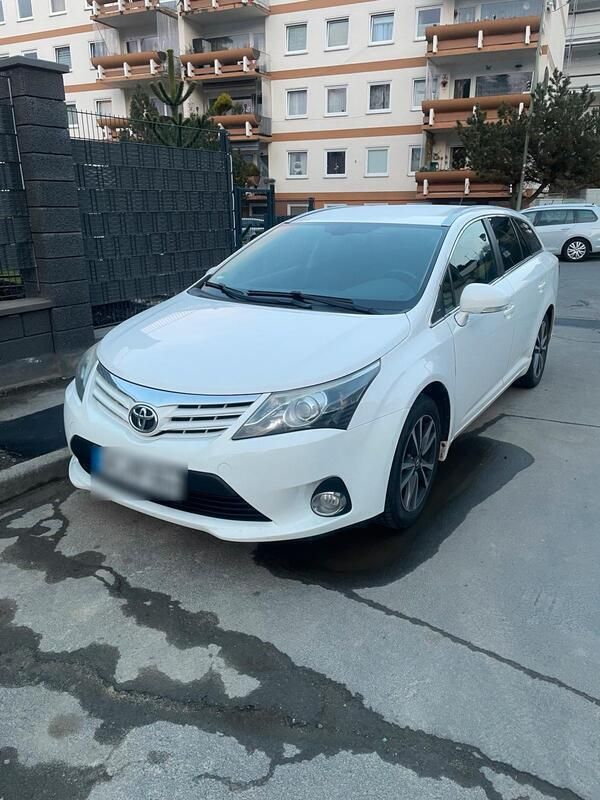 Weiß Gebraucht 2013 Toyota Avensis Kombi | 4.000 € (Guter Preis) - Bild 1/4