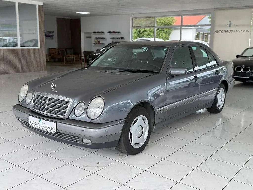 Gebraucht Mercedes E240 170 PS (125 kW) 1998 Grau Limousine