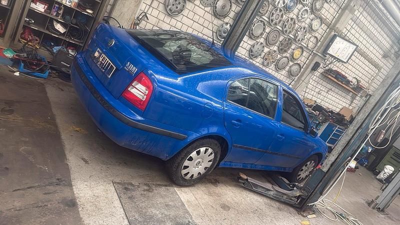 Gebraucht Skoda Octavia 101 PS (74 kW) 2009 Blau Limousine