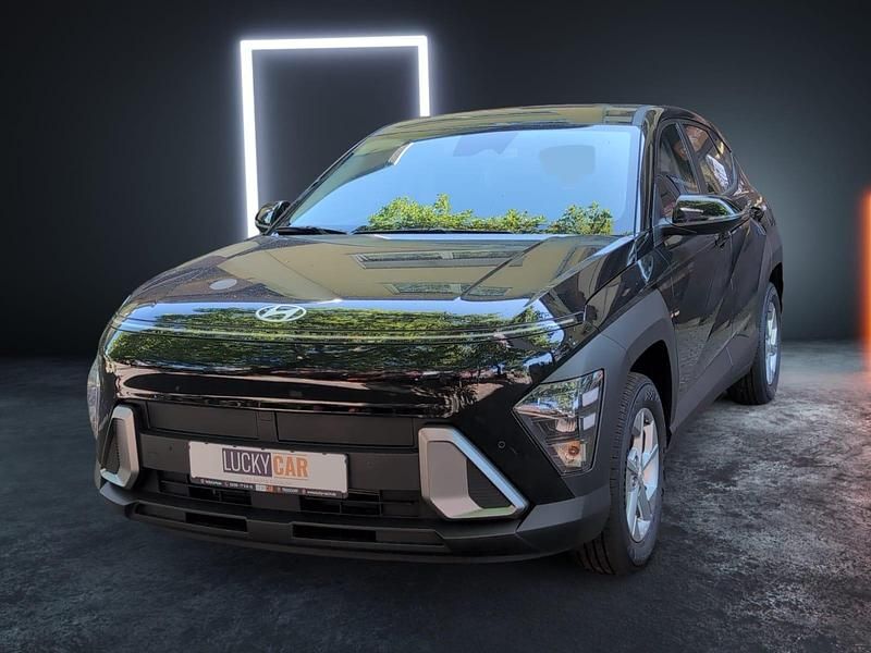 Schwarz Neu 2025 Hyundai Kona Select SUV | 27.340 € (Superpreis) - Bild 1/4