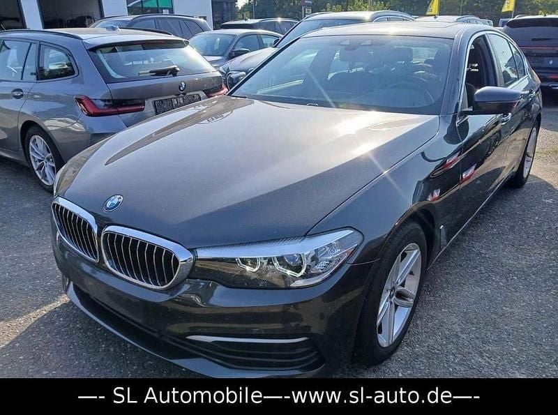 Grau Gebraucht 2017 BMW 520 Performance Limousine | 20.990 € (Superpreis) - Bild 1/4