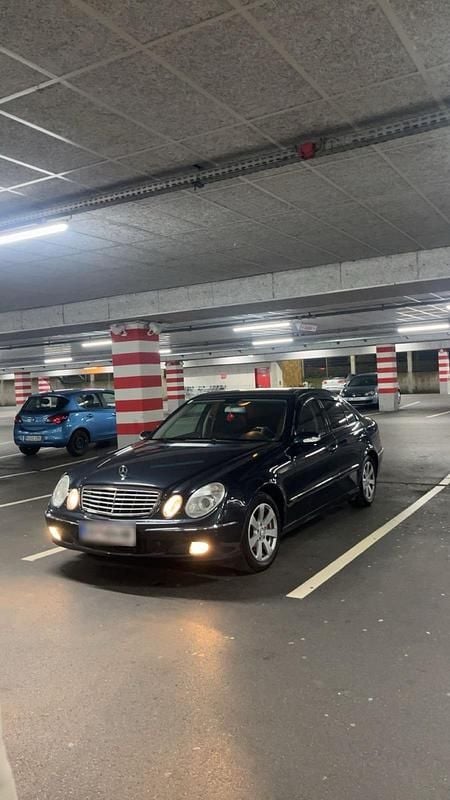Gebraucht Mercedes E270 177 PS (130 kW) 2002 Blau Limousine