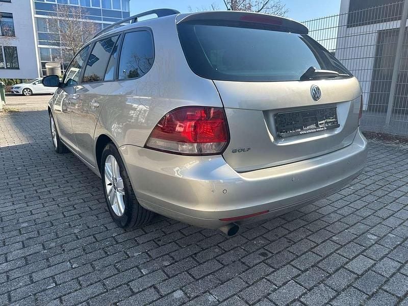 Gebraucht VW Golf VII Match 105 PS (77 kW) 2013 Moon rock silver metallic Kombi