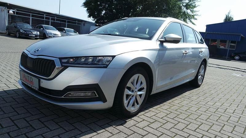 Brilliantsilber metallic Gebraucht 2021 Skoda Octavia First Edition Kombi | 14.999 € (Etwas zu teuer) - Bild 1/4