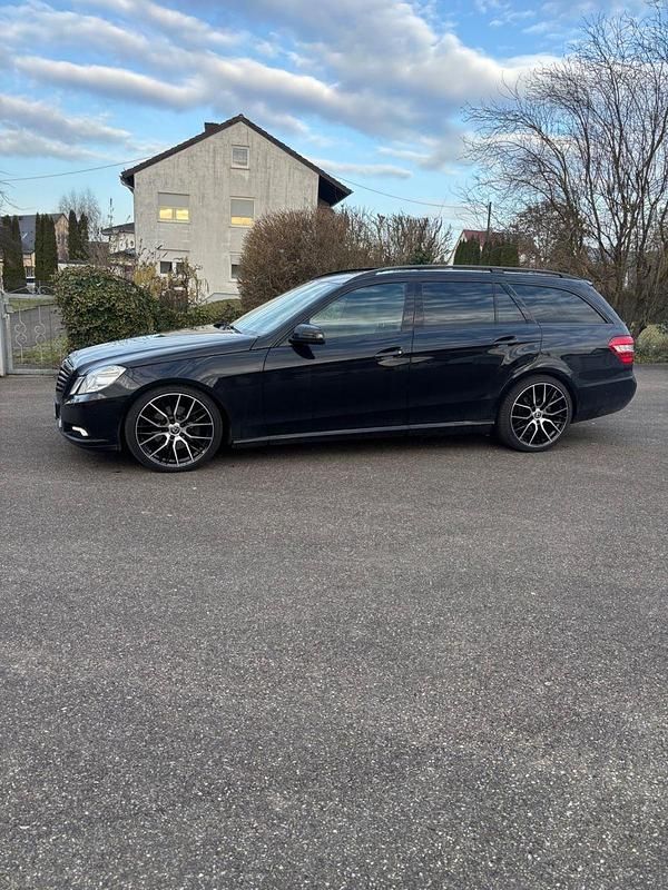 Gebraucht Mercedes E350 Elegance 231 PS (169 kW) 2009 Schwarz Kombi