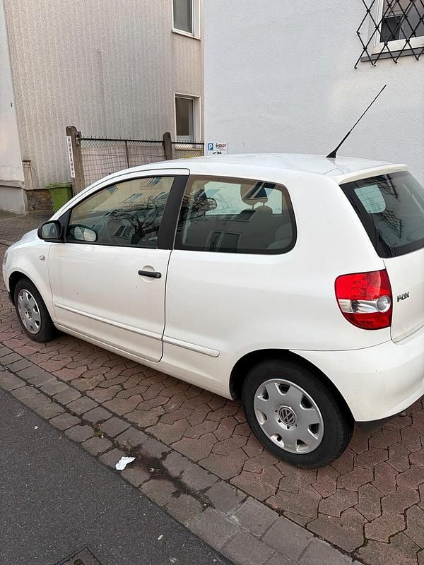 Weiß Gebraucht 2010 VW Fox Kleinwagen | 1.499 € (Fairer Preis) - Bild 1/4