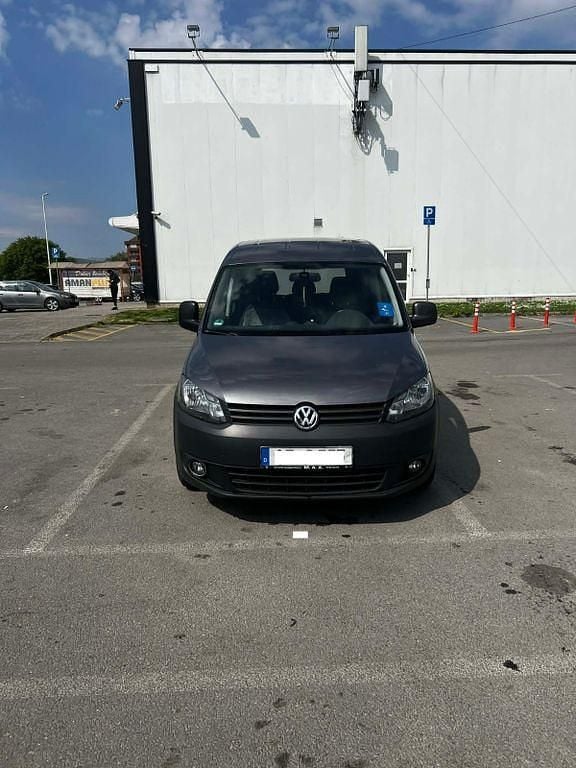 Second-hand VW Caddy Trendline 75 CP (55 kW) 2011 Argintiu Monovolum