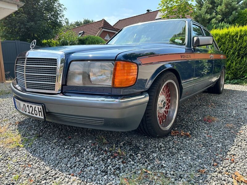 Blau Gebraucht 1988 Mercedes 420 SE Limousine | 16.000 € - Bild 1/4