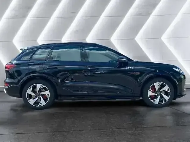 Gebraucht Audi Q6 e-tron Ambiente 284 kW (387 PS) 2024 Mythosschwarz metallic SUV