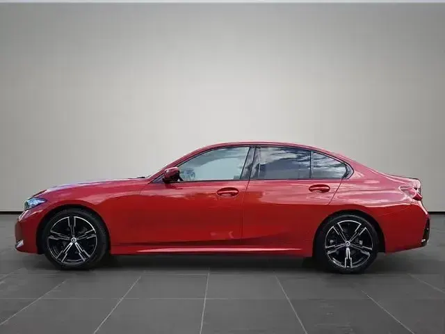 Gebraucht BMW 320 M Sport 184 PS (135 kW) 2023 Rot Limousine