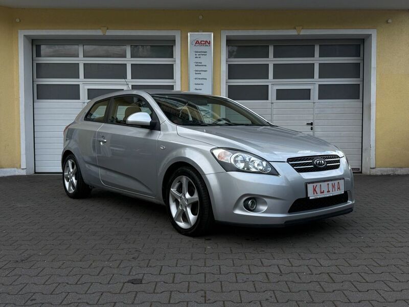 Silber Gebraucht 2010 Kia ProCeed Kleinwagen | 4.990 € - Bild 1/4