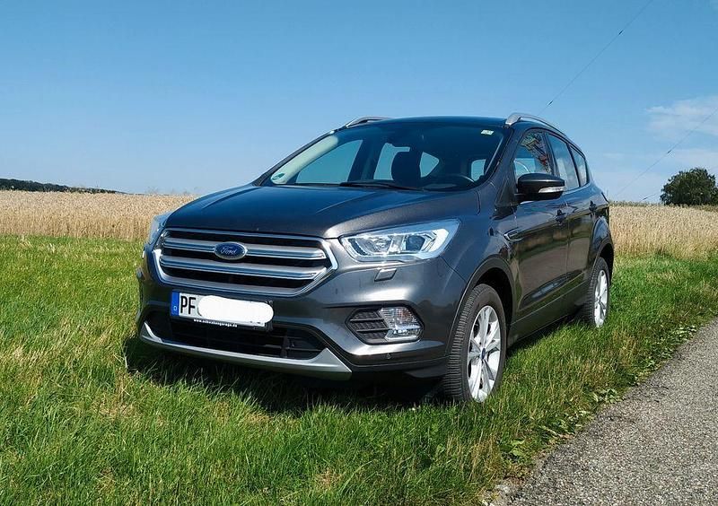 Gebraucht Ford Kuga Titanium 150 PS (110 kW) 2019 Grau SUV