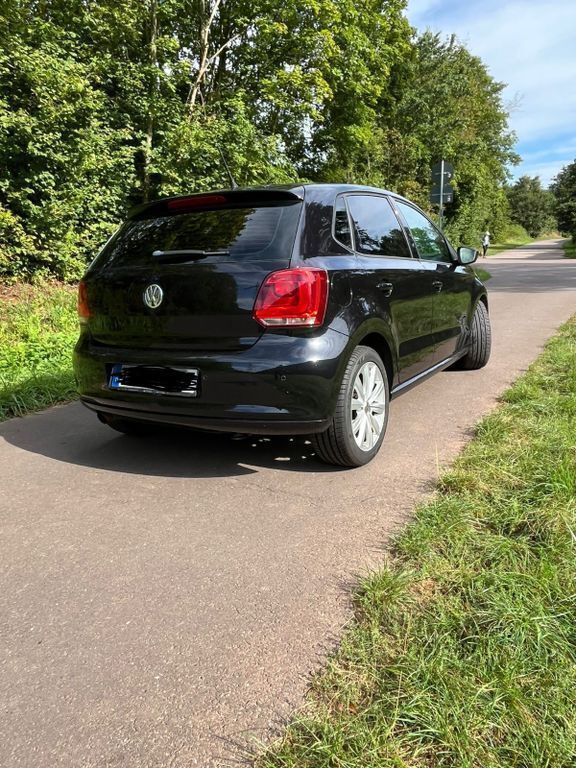 Schwarz Gebraucht 2010 VW Polo Highline Limousine | 5.680 € (Etwas zu teuer) - Bild 1/4