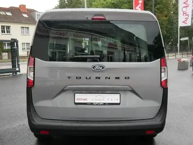 Neu Ford Tourneo Courier Trend 125 PS (91 kW) 2026 Silber Van / Kleinbus