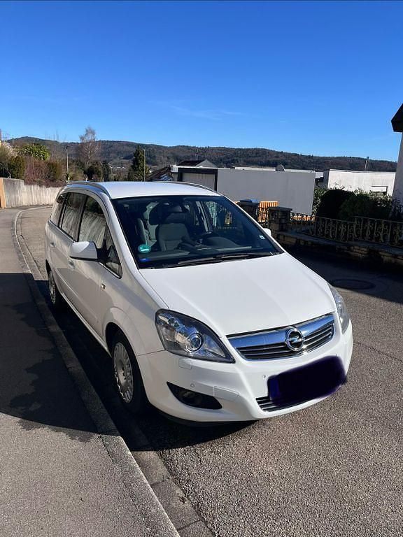 Gebraucht Opel Zafira Family 140 PS (102 kW) 2014 Weiß Van / Kleinbus