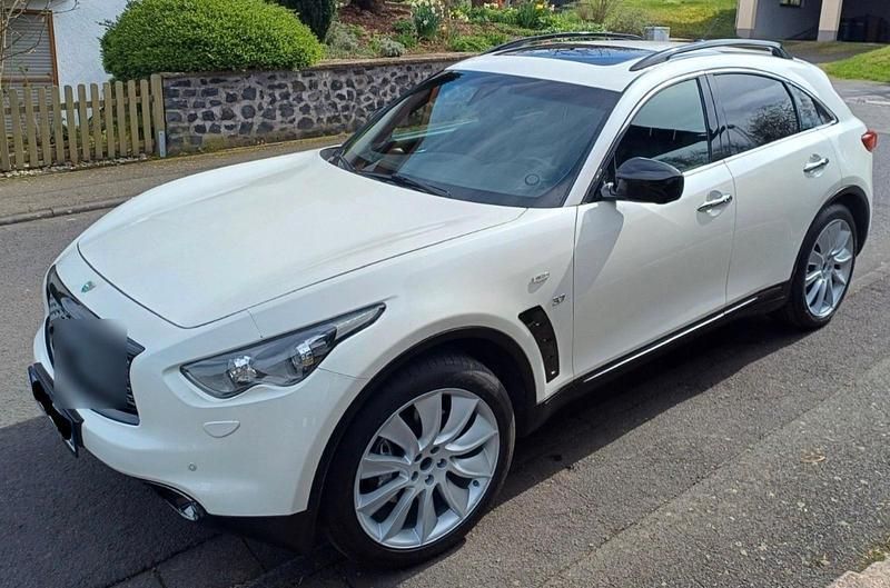 Weiß Gebraucht 2018 Infiniti QX70 S Design SUV | 21.900 € (Etwas zu teuer) - Bild 1/4