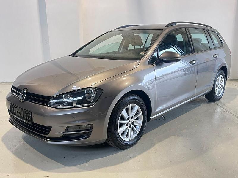Grau Gebraucht 2016 VW Golf VII Comfortline Kombi | 11.799 € (Fairer Preis) - Bild 1/4