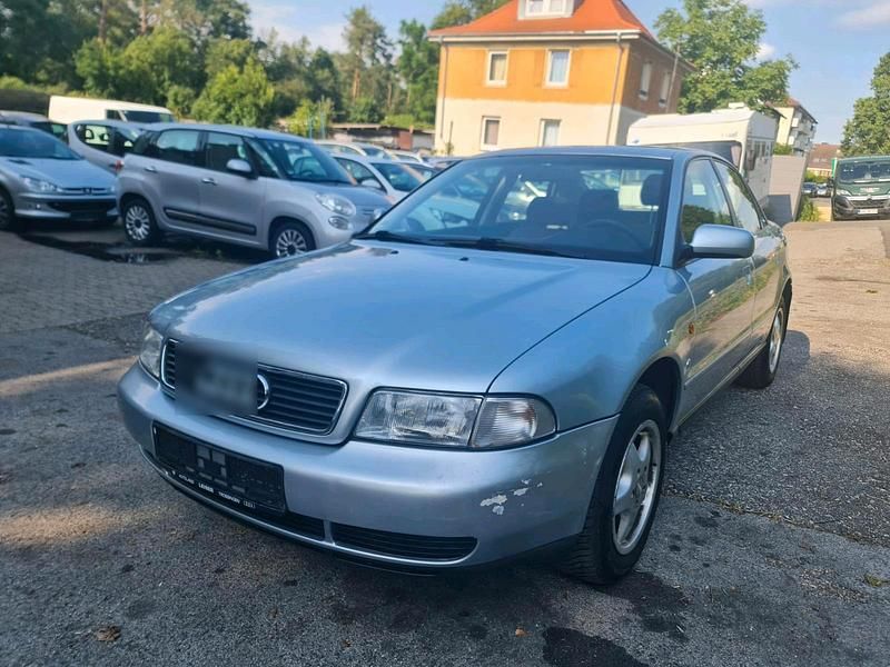 Grau Gebraucht 1996 Audi A4 Limousine | 1.490 € - Bild 1/4