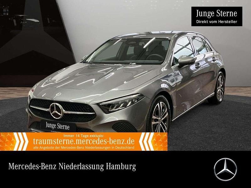 Grau Gebraucht 2024 Mercedes A180 Advanced Limousine | 27.490 € (Fairer Preis) - Bild 1/3