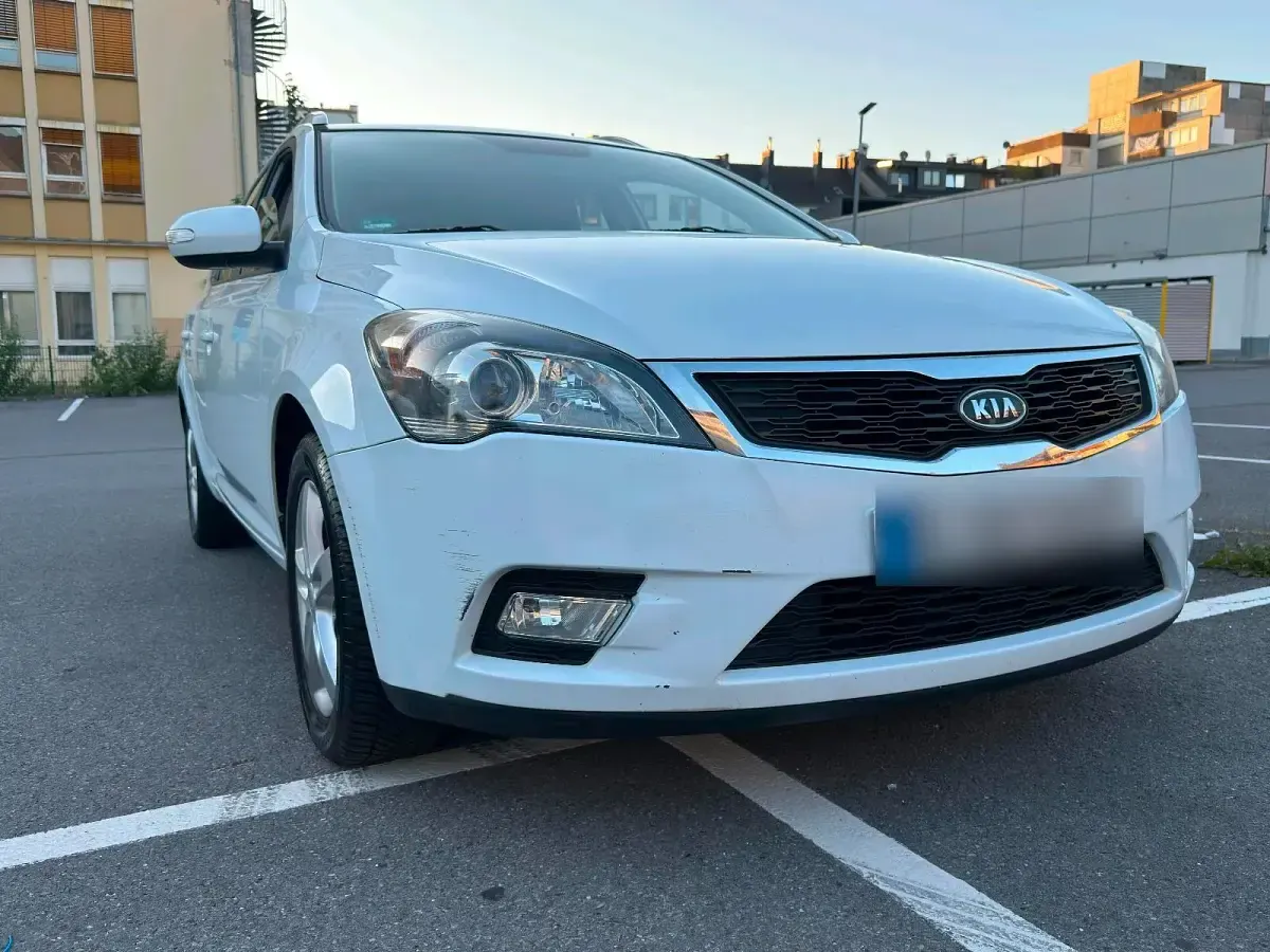 Gebraucht Kia Ceed 125 PS (91 kW) 2011 Weiß Kleinwagen