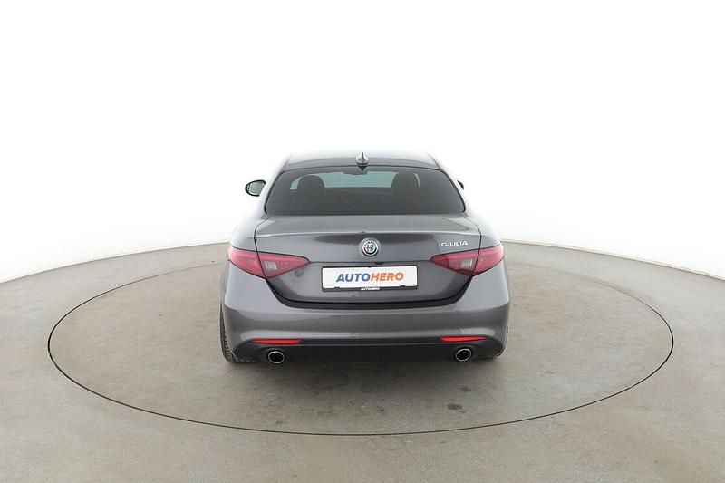 Gebraucht Alfa Romeo Giulia Super 180 PS (132 kW) 2016 Grau Limousine