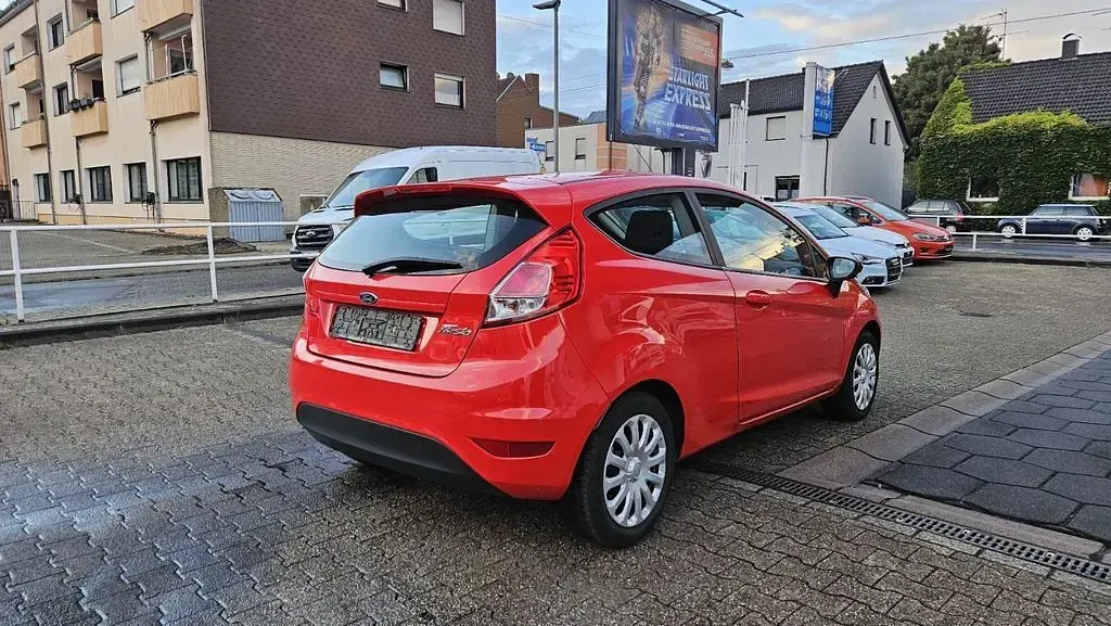 Gebraucht Ford Fiesta Trend 60 PS (44 kW) 2016 Rot Kleinwagen