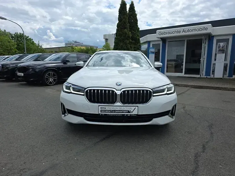 Gebraucht BMW 530e Efficient Dynamics 292 PS (214 kW) 2022 Weiß Kombi