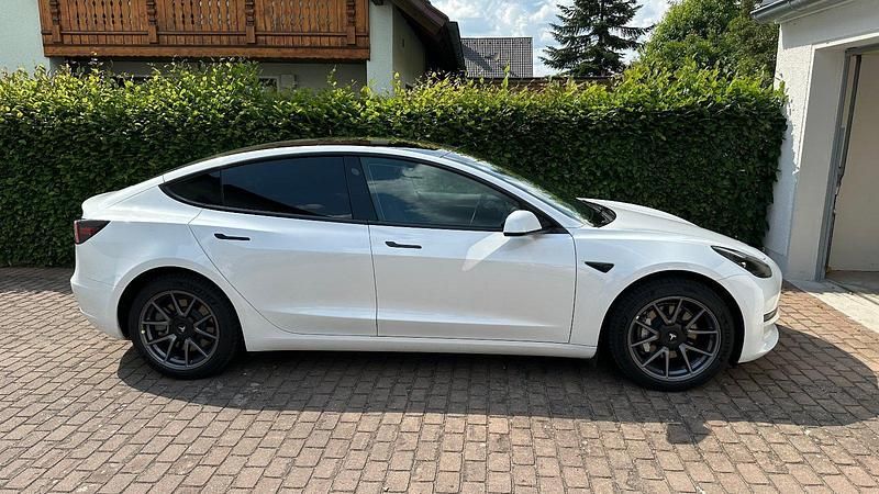 Gebraucht Tesla Model 3 RWD 208 kW (283 PS) 2022 Weiß Limousine