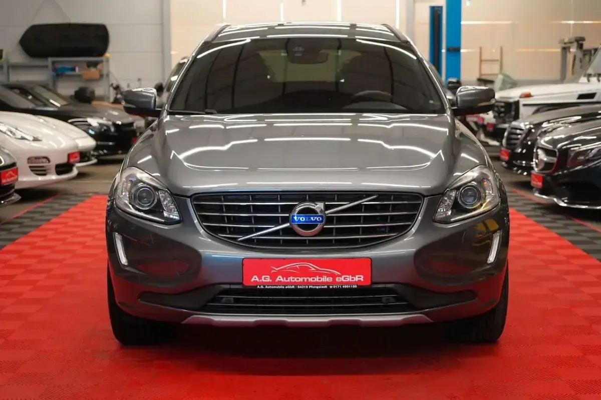 Gebraucht Volvo XC60 Momentum 190 PS (139 kW) 2016 Grau SUV
