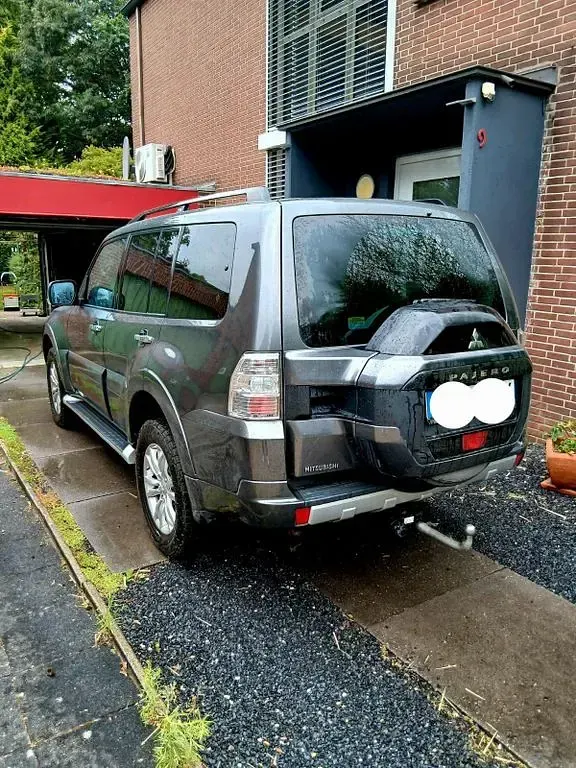 Gebraucht Mitsubishi Pajero 190 PS (139 kW) 2015 Grau SUV