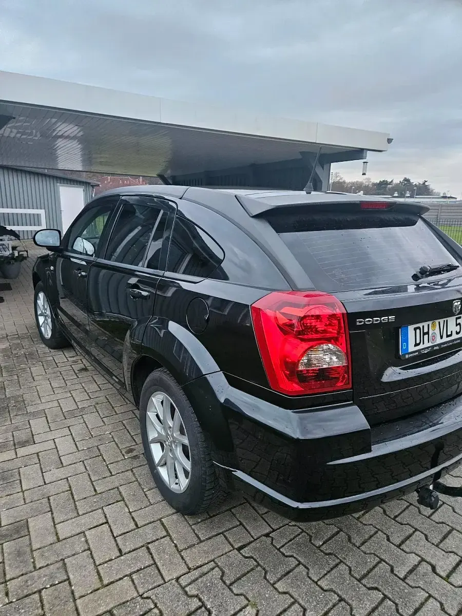 Gebraucht Dodge Caliber 150 PS (110 kW) 2010 Schwarz Kleinwagen