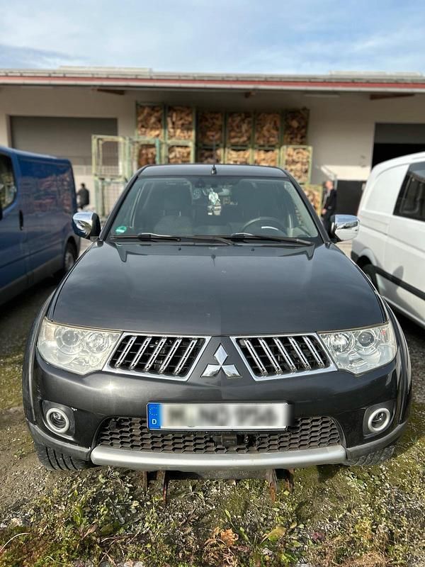 Grau Gebraucht 2012 Mitsubishi L200 Abholung | 14.999 € (Teuer) - Bild 1/4