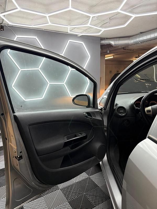 Gebraucht Opel Corsa 75 PS (55 kW) 2008 Silber Kleinwagen