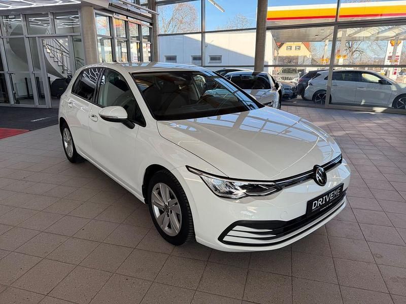 Gebraucht VW Golf VII Life 150 PS (110 kW) 2020 Weiß Limousine