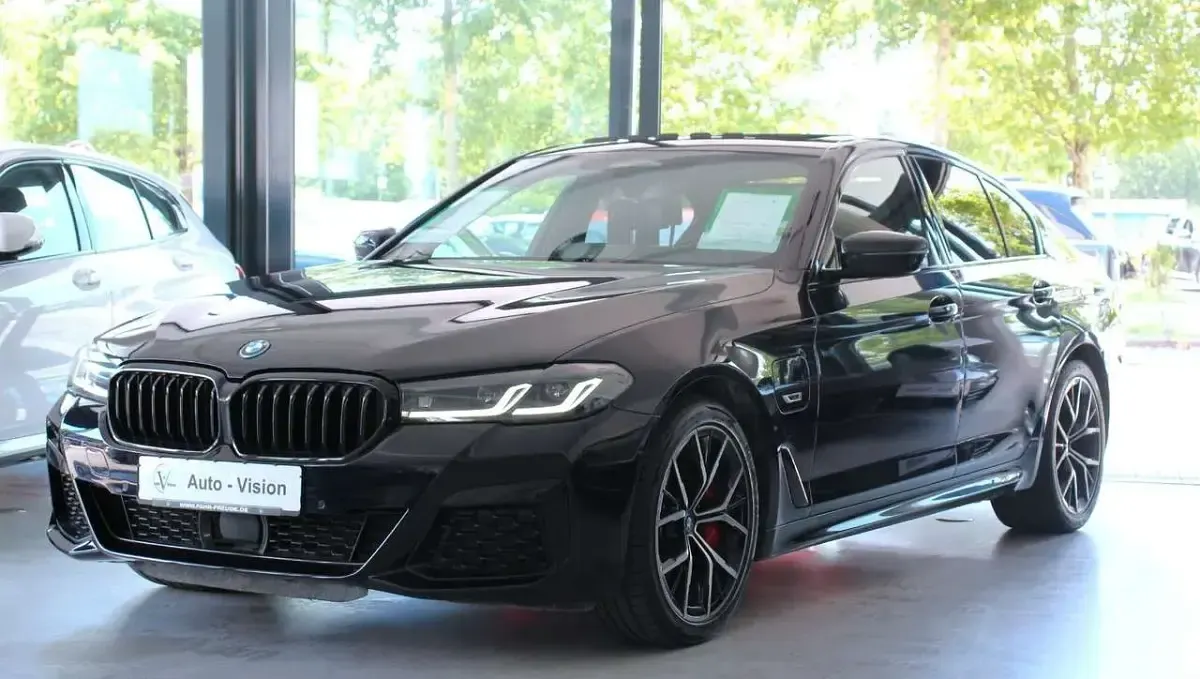 Gebraucht BMW 545e M Sport 394 PS (289 kW) 2023 Schwarz Limousine